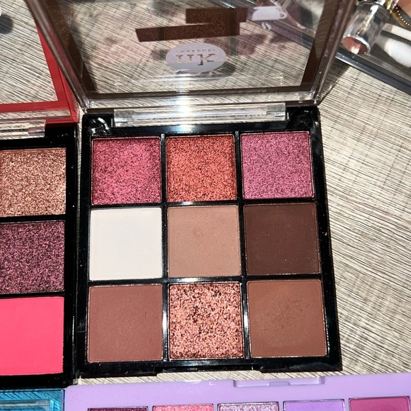 Eyeshadow Palette - Picture 7 of 10